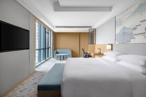 Zimmersafe, Schreibtisch, Verdunkelungsvorhänge, schallisolierte Zimmer