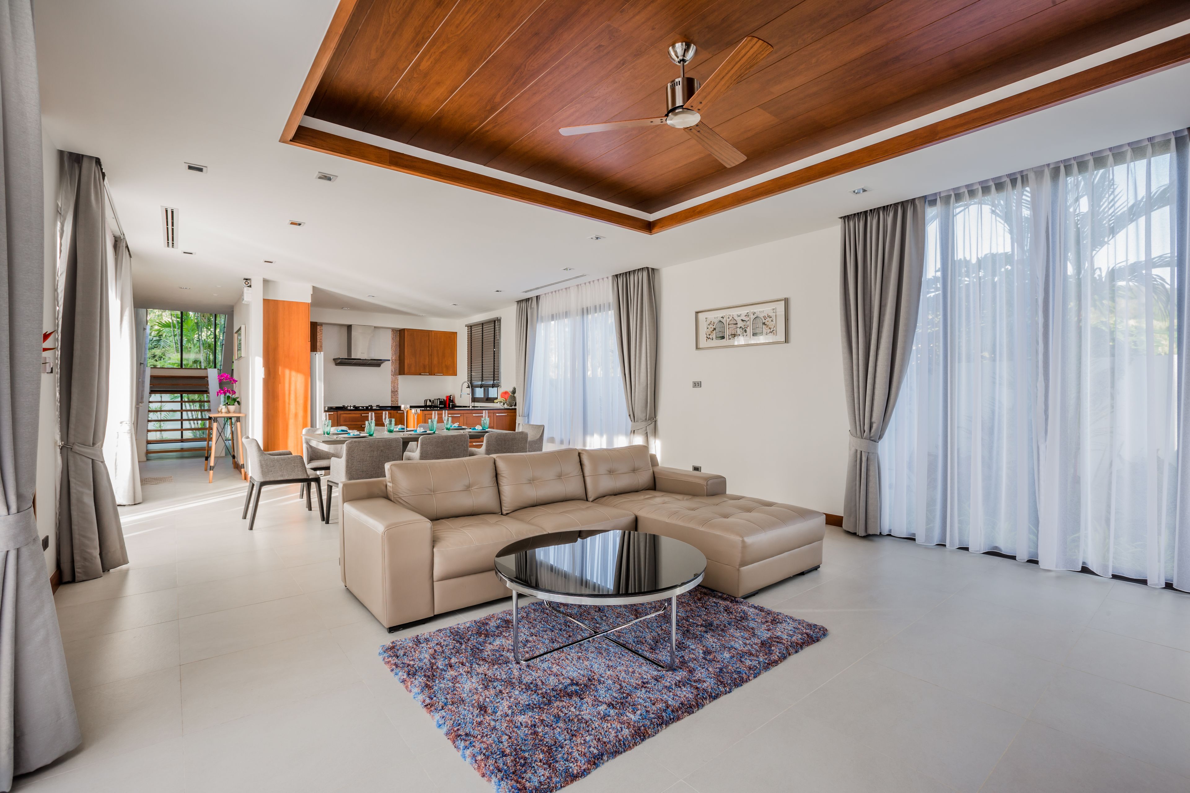3-Bedroom Villa with Private Pool | Área de estar | TV de tela plana 32 polegadas com canais digitais, TV LED, Netflix