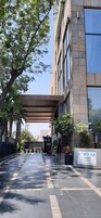 Pintu masuk properti