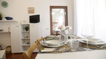 Apartment, 1 Bedroom | In-room dining