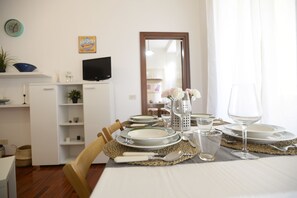Apartment, 1 Bedroom | In-room dining - Mecenate Deluxe Colosseum (Rome)