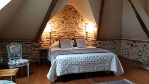 Premium bedding, individually decorated, individually furnished, desk - Le Manoir de la Bigotière (Pleslin-Trigavou)