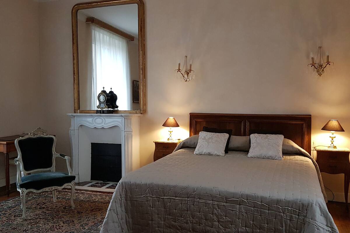 Habitación doble (Frederic Chopin) | Ropa de cama de alta calidad, escritorio, cortinas opacas
