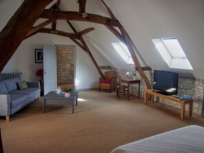 Comfort tweepersoonskamer, en-suite badkamer, uitzicht op tuin (chambre du haut) | Uitzicht vanuit accommodatie