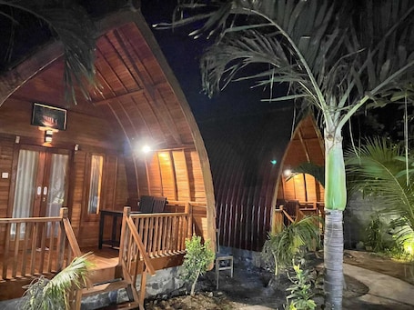 Front of property. Made Taro Menjangan Homestay
