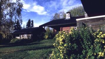 Cottage | Individually decorated, individually furnished, desk, blackout drapes