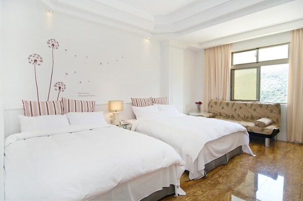 Quadruple Room | Premium bedding, individually decorated, individually furnished, desk