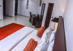 Suíte executiva, para não fumantes | Individualmente decorados, individualmente mobiliados, Wi-Fi de cortesia