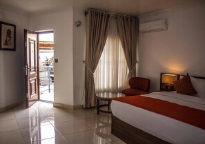 Standard Room, 1 Double Bed, Non Smoking | Individually decorated, individually furnished, free WiFi, bed sheets