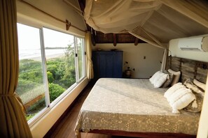 Design House | Individually decorated, individually furnished, desk, laptop workspace - Pura Vida Tofo Beach House (Tofo)