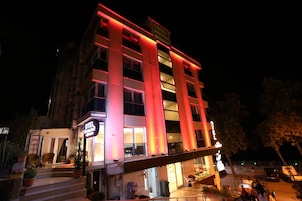 Front of property - evening/night