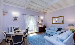 Maison, 6 chambres | Coin séjour