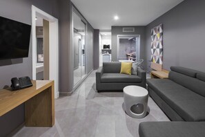 Minibar, desk, blackout curtains, soundproofing - Atlantic Mirage Suites & SPA - Adults Only (Puerto de la Cruz)