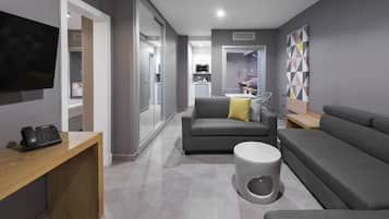 1 sovrum, minibar, skrivbord och mörkläggningsgardiner