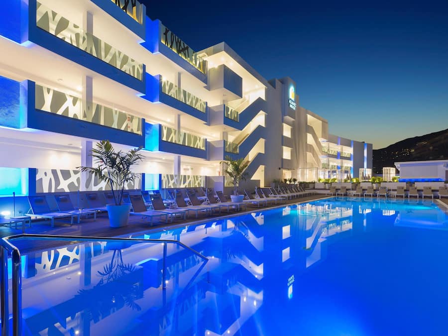 Outdoor pool, pool umbrellas, sun loungers