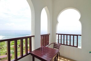 蜜月双人房 | 办公桌、遮光窗帘、隔音、免费 WiFi