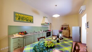 Unclassified image, 3 of 14, button - Il Dipinto (Cortona)