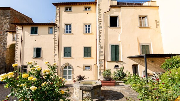 Unclassified image, 1 of 14, button - Il Dipinto (Cortona)