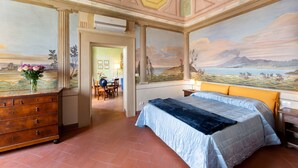 Unclassified image, 5 of 14, button - Il Dipinto (Cortona)