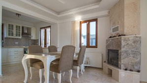 Villa | Opholdsområde | LCD-tv, pejs