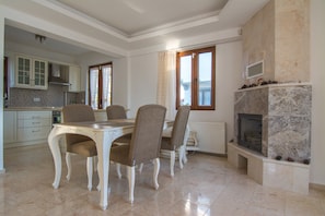 Villa | Living area