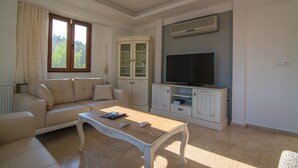 Villa | Opholdsområde | LCD-tv, pejs