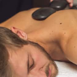 Trattamenti per il corpo, massaggi con le pietre calde
