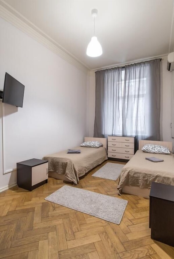 Standard-Zweibettzimmer | Schreibtisch, Bügeleisen/Bügelbrett, kostenloses WLAN, Bettwäsche