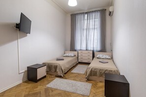Standard-Zweibettzimmer | Schreibtisch, Bügeleisen/Bügelbrett, kostenloses WLAN, Bettwäsche