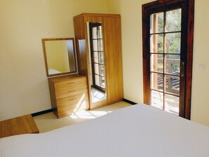 Villa, Nichtraucher | Schreibtisch, Bügeleisen/Bügelbrett, Bettwäsche