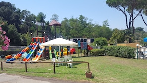 Children’s play area – outdoor