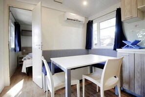 Deluxe Mobile Home | Bed sheets