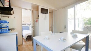 Nhà di động tiện nghi đơn giản, 2 phòng ngủ | Bếp riêng
