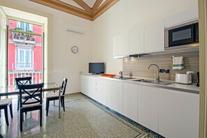 Private kitchen - Casa Dante - Historic apartment (Naples)