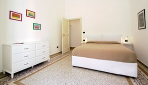 Departamento familiar, 2 habitaciones, balcón | Tabla de planchar con plancha, wifi gratis y ropa de cama 
