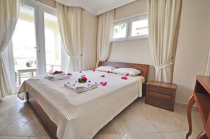 Villa | 4 Schlafzimmer, schallisolierte Zimmer, Bügeleisen/Bügelbrett