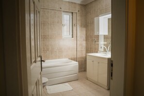 Vila | Banheiro | Chuveiro/banheira combinados, banheira de hidromassagem