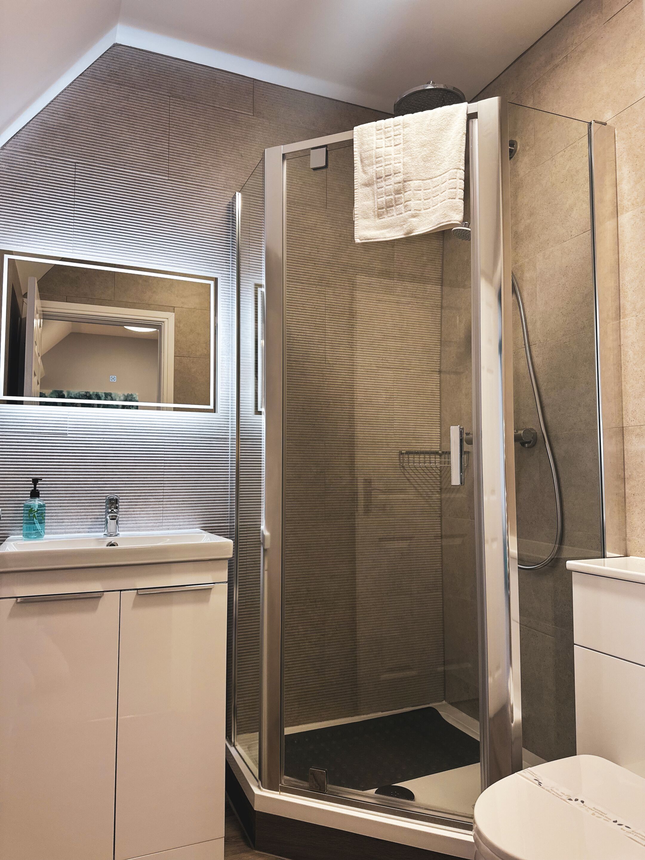 Superior Double Room, Ensuite, River View | Bathroom