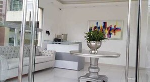 로비 좌석 공간