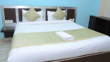 Egyptian cotton sheets, premium bedding, desk, rollaway beds
