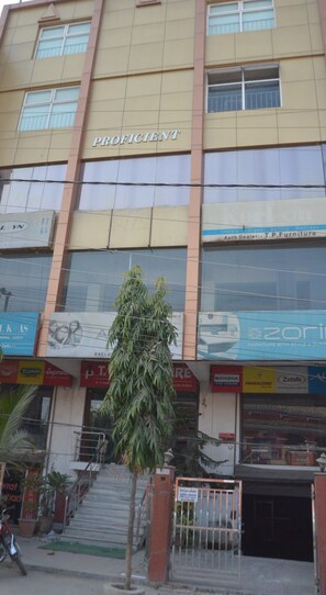 Mặt tiền nơi lưu trú