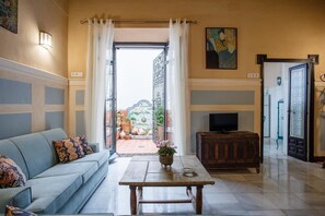 Svit Standard - uteplats | Utsikt mot innergård