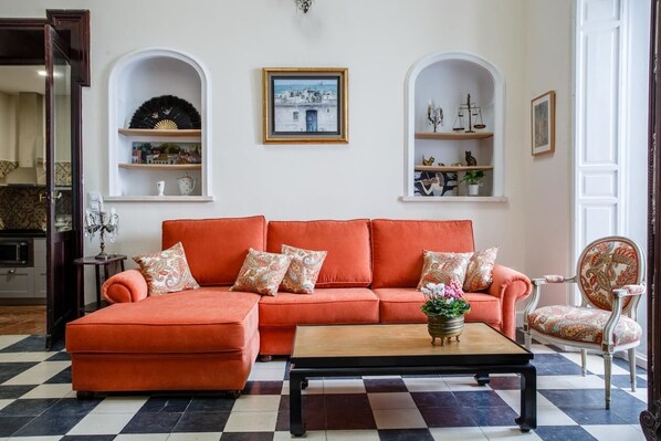 Svit Deluxe | Duntäcken, individuell inredning, unika möbler och arbetsyta för laptop