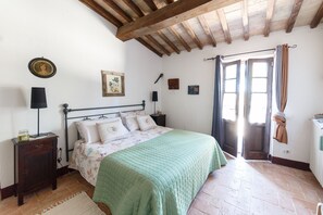 Verdunkelungsvorhänge, kostenlose Babybetten, Zustellbetten