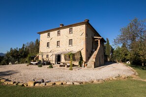 Front of property - Le Terre Di Caprano (Città di Castello)