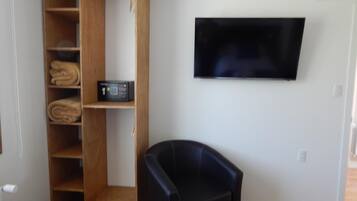 Télévision à écran plat de 42 pouces avec chaßnes par cùble, télévision