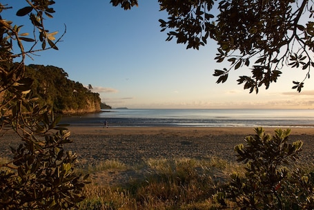 Beach nearby. Kiwi cabin - beach/restaurants/supermarket all within 5 min walk.