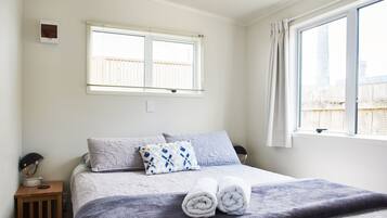 2 bedrooms, iron/ironing board, free WiFi, bed sheets