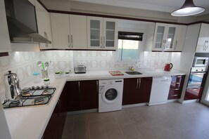 Villa, Pool View | Private kitchenette | Full-size fridge, microwave, oven, stovetop - Fenix 2 Solovilla (Fethiye)