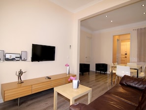 TV, stereo - CLASSBEDROOM EIXAMPLE FREE 211, 1 1 (Barcelona)